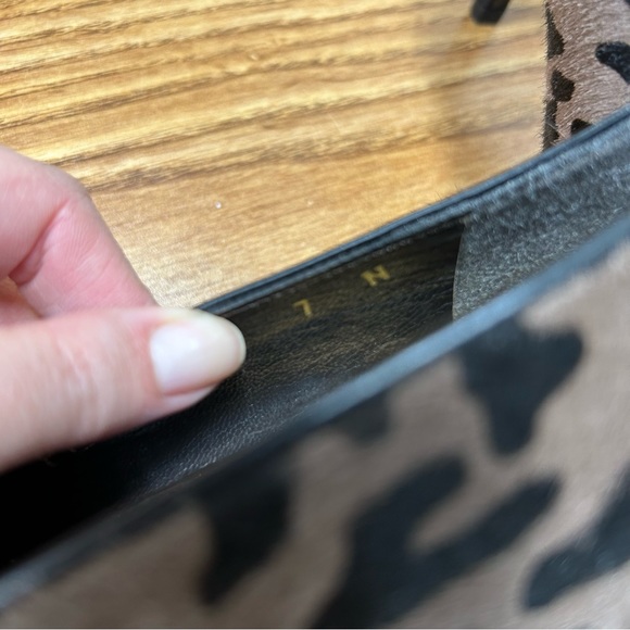 Stuart Weitzman Leopard Calf Hair Leather Pointy Toe Heels EUC - Picture 8 of 11